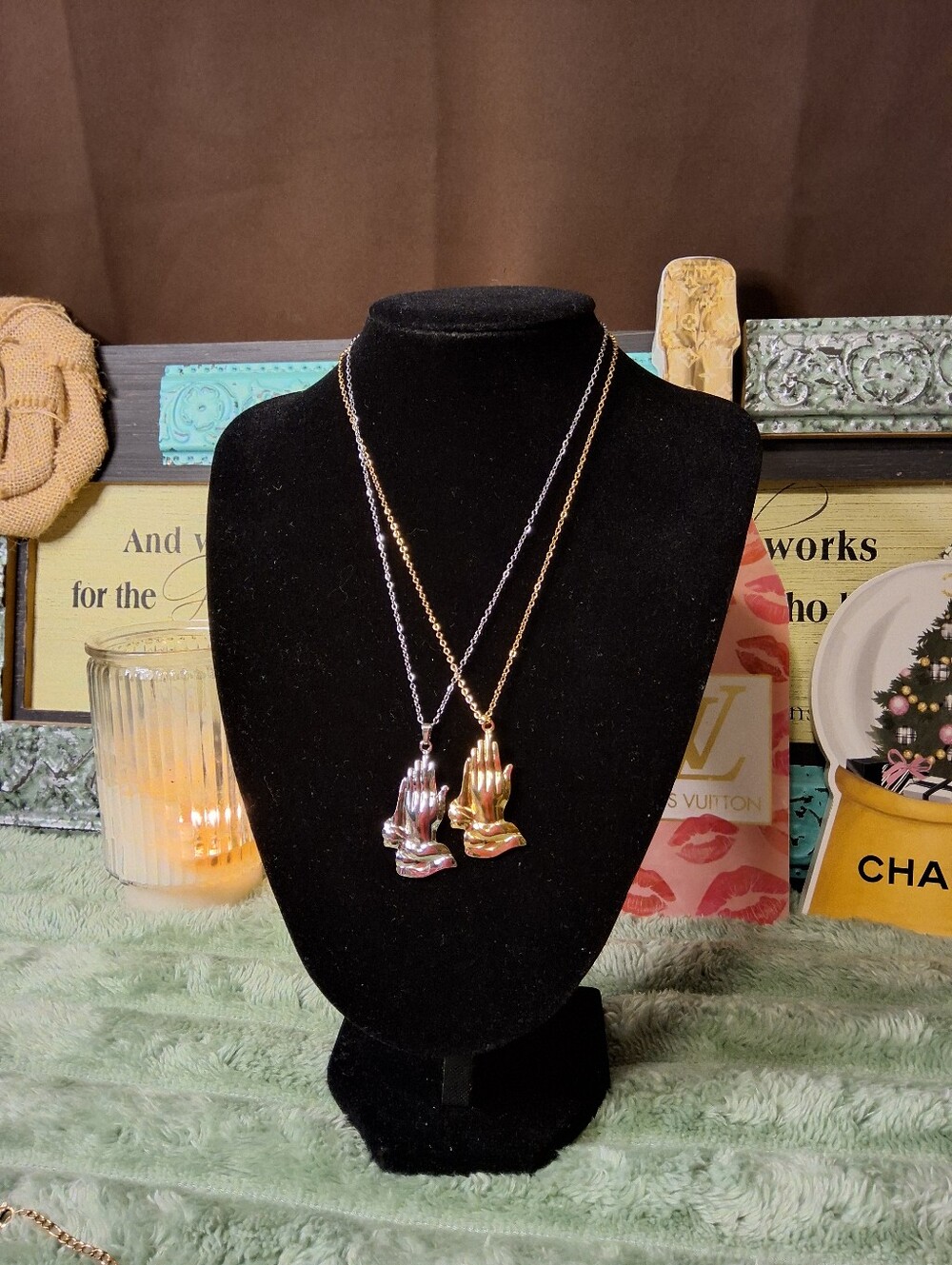 PRAYER HANDS CHARM NECKLACE SET - SILVER & GOLD